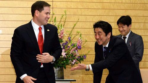 一张被媒体误读的安倍“点头哈腰”图片真相