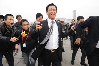 【实战攻略】记者采访许家印装逼指南