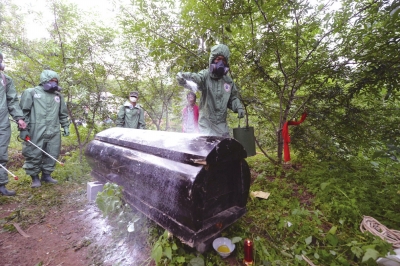 【地震灾区见闻】运尸夜：这里的哭泣静悄悄