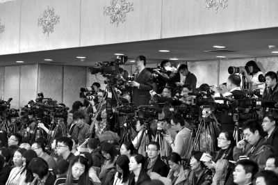 为了抢新闻，他们真的蛮拼的！（附两会“活点地图”）