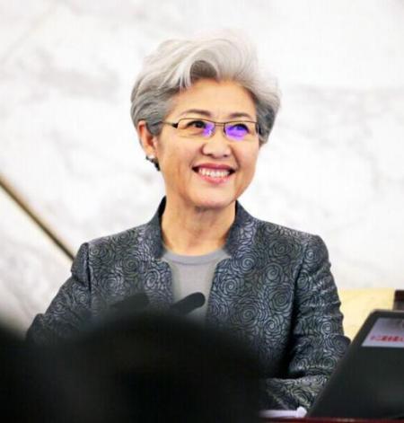 为什么总是外国记者问军费？