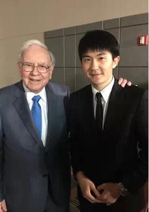 【记者手记】巴菲特和我聊了啥？