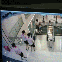 屡现事故，如何安全乘坐扶梯？