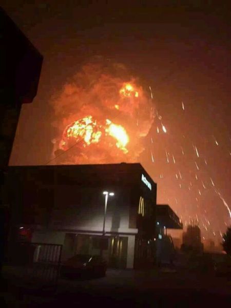 天津爆炸惊魂夜：以为炸弹空袭，涉事企业曾称爆炸不会显著影响周边
