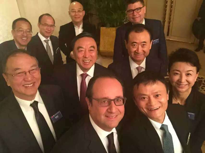 当法国总统奥朗德与马云王健林等自拍时……