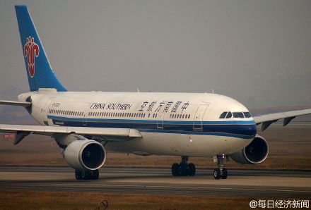 南航被指不重视乘客病情：降落50分钟才开舱门