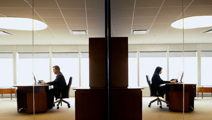 中国员工为何要等老板离开才下班？（平安夜鸡汤）