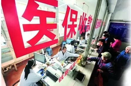 那边“被”涨工资，这边多交医保，这样真的好吗？
