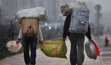 都在鼓励农民工买房，这份报告却在说约一半农民工不想进城