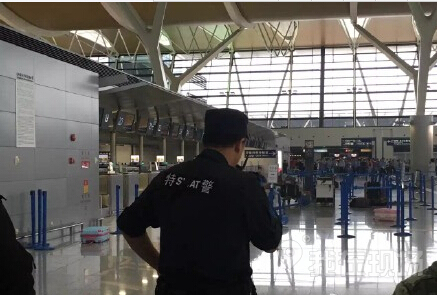 上海警方：男子用酒瓶自制爆炸物在浦东机场引发爆燃 