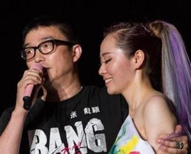 张靓颖婚事遭母亲公开反对：冯轲“非法剥夺”张靓颖公司股份