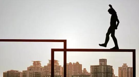 有一个问题我早就想问：香港人是如何忍受高房价的？