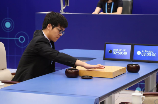 人机大战2.0上演！首局柯洁执黑小负AlphaGo