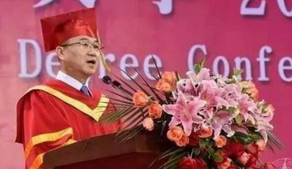  中国传媒大学校长毕业演讲：如何面对传媒业的光环褪去 