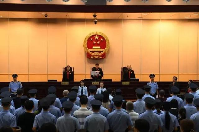 e租宝案一审宣判：涉案公司被罚19亿 主犯丁宁被判无期并罚1亿