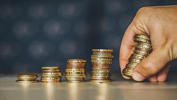 牌照停发、征信不接、股市动荡、现金贷穷途末路，大洗牌开始！