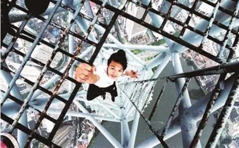 人民日报评吴咏宁坠楼：视频直播带血的钱不能赚，没底线必须叫停