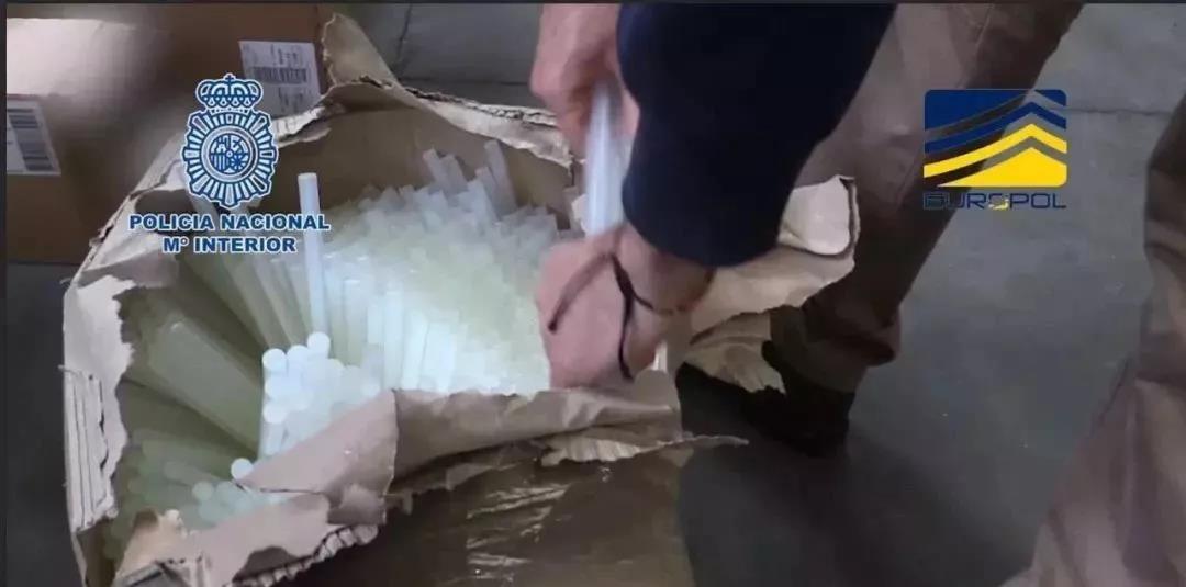 可怕：一货船装载万罐假奶粉欲运往中国，此前已运走约216吨