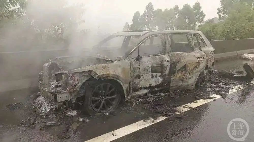 理想汽车又烧了！高速路上起火，乘客受伤送医