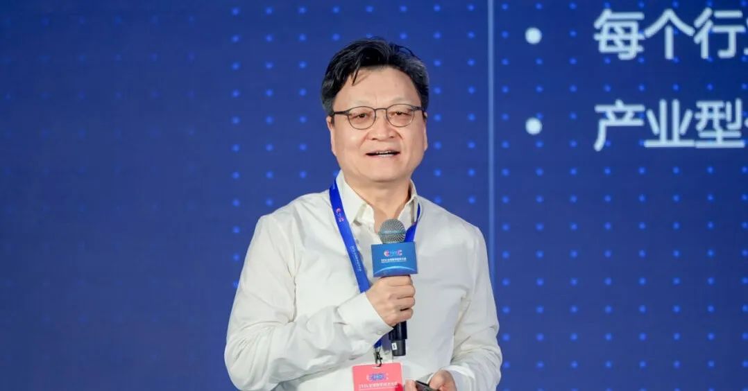 牛文文：403天，一个中国AI实践者的观察与体验