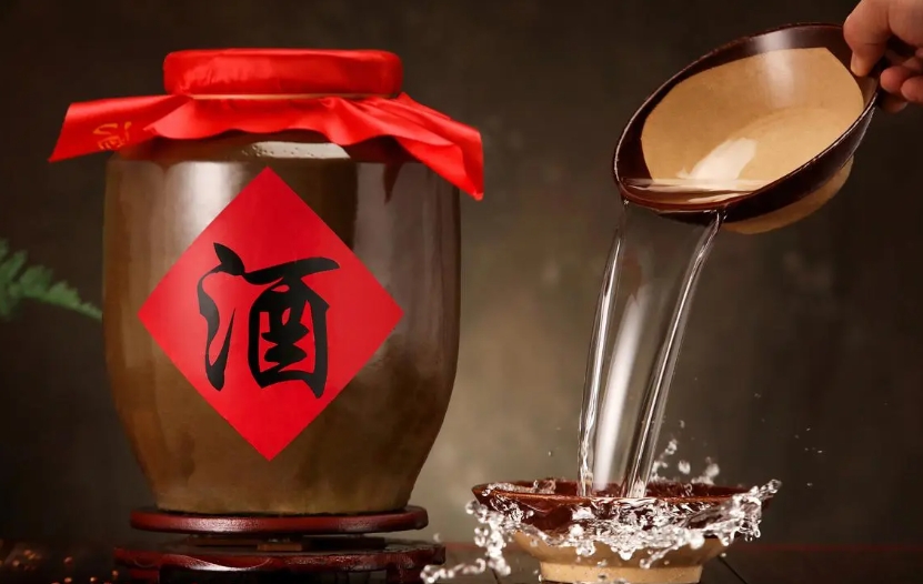 A股白酒板块年内蒸发6789亿，三家酒企抢先发业绩，酒鬼酒预计净利过亿