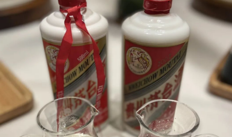 贵州茅台半年净赚超416亿