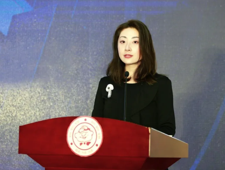 宗庆后的班，这次宗馥莉接住了