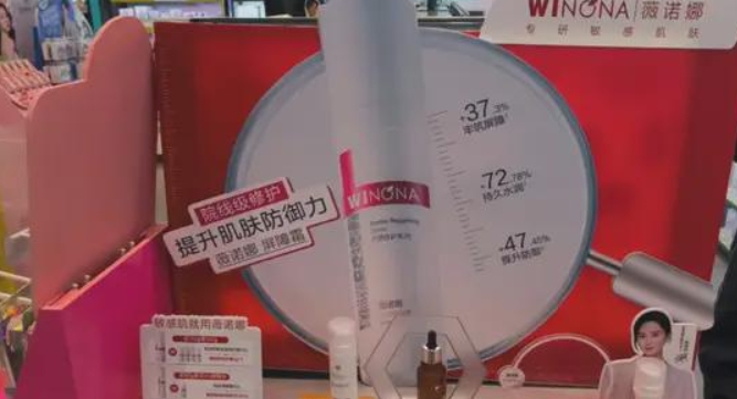 200亿贝泰妮“父进子退”，“胡润富豪”刷新“身边人”