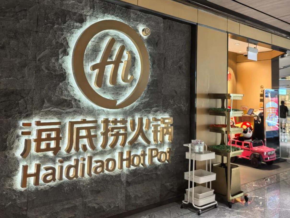 晋升4名高管，全部女性，海底捞给中国企业做了一个很好示范