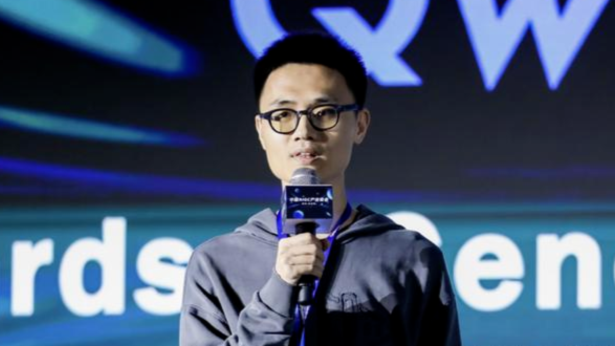 阿里美港股再创新低！CEO回应林俊旸离职，此前马斯克点赞千问，小摩表示担忧