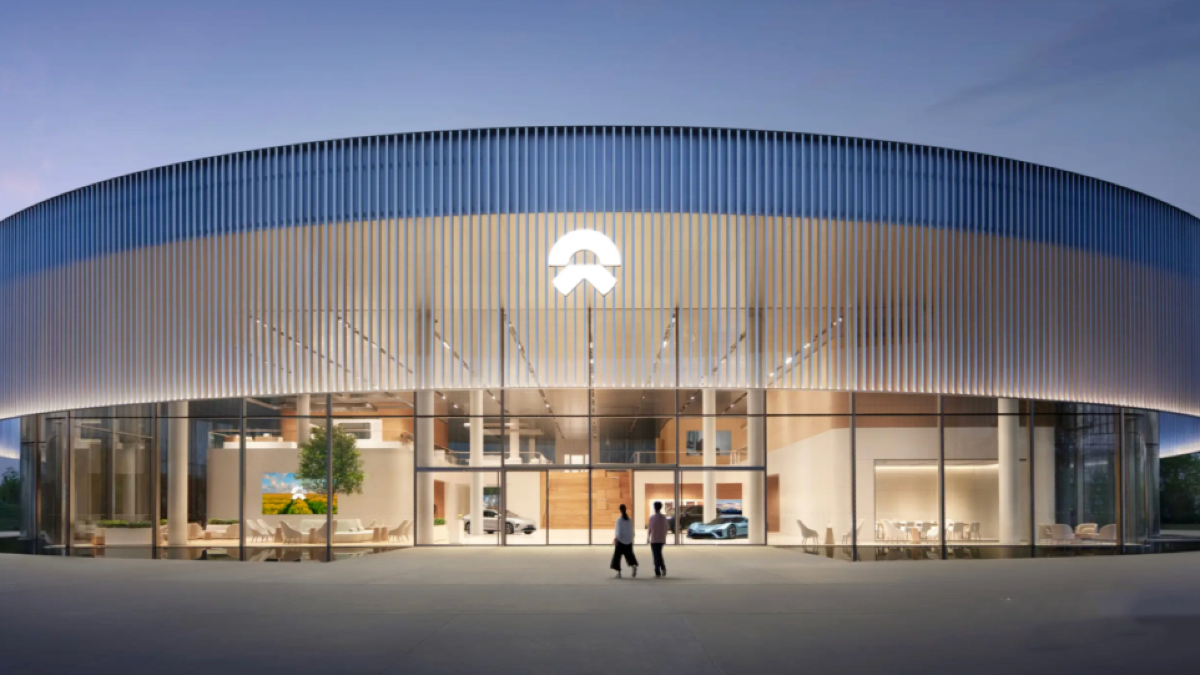 背负千亿负债！但好在“最惨”的李斌，终于赚钱了