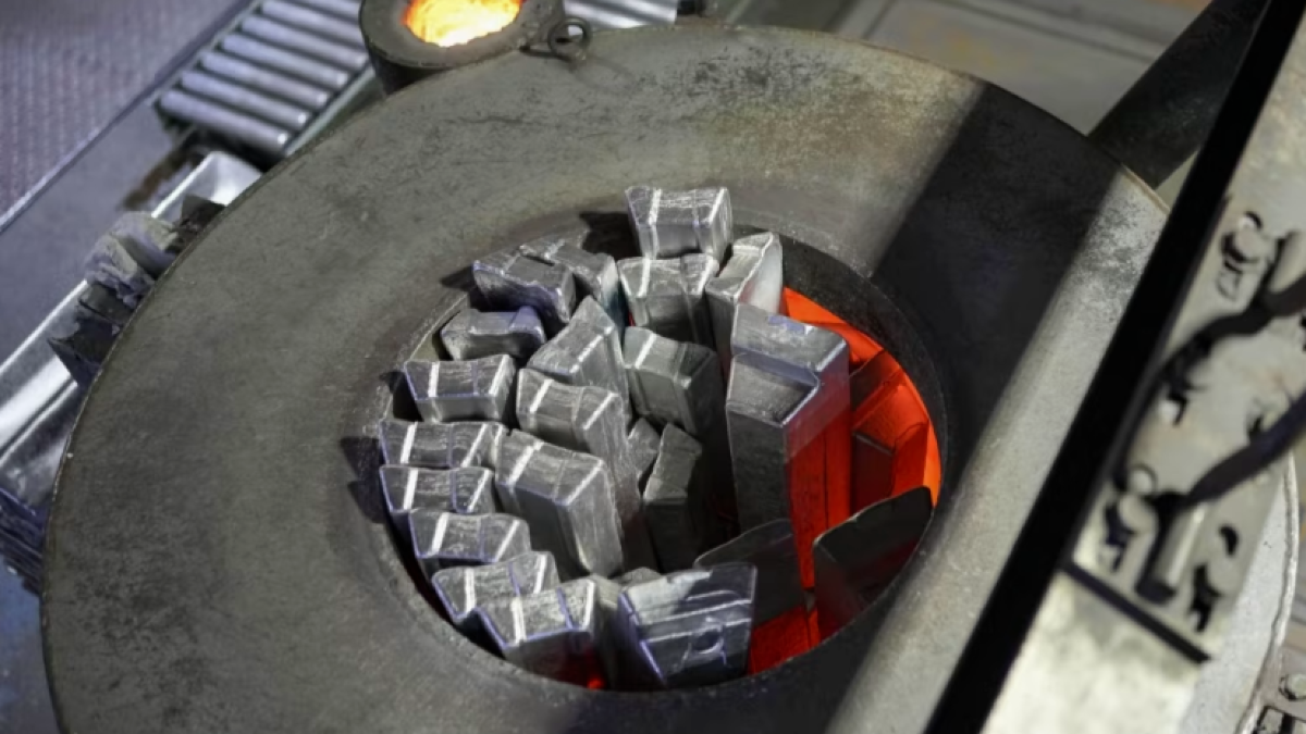 中东战争涨的不光是油，这一大宗商品也飘了！两只正牌概念股已提前飙升