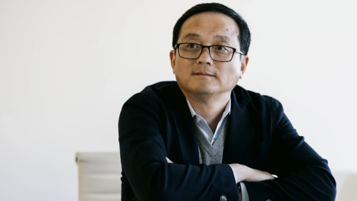 首个“特朗普金卡”中国买家曝光！华强北起家成全球Wi-Fi之王，正被美商务部调查