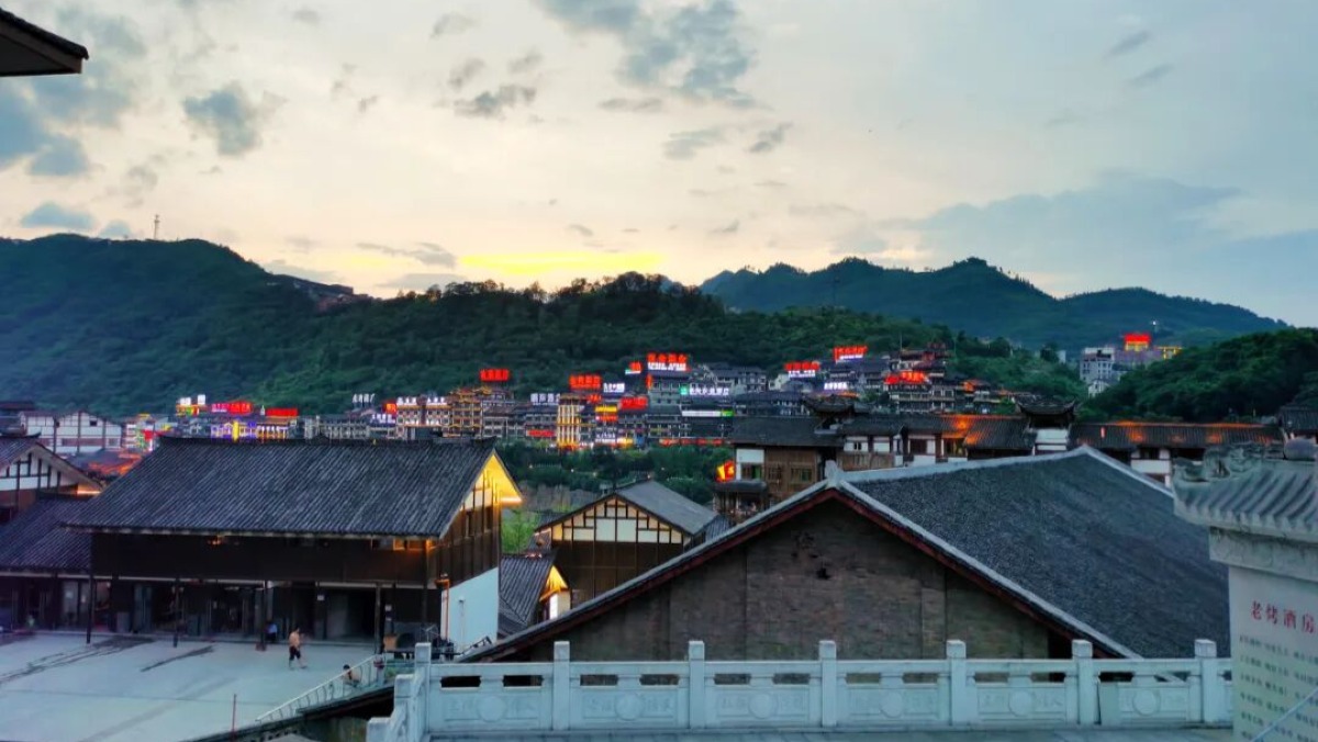 “只有100多家还在烤酒”！贵州仁怀酱酒“洗牌”，茅台镇余氏兄弟找舍得、国台当“靠山”