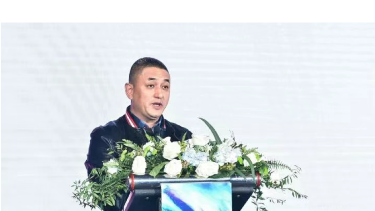 “中年男人的泡泡玛特”上市就被腰斩！散户吃大面，雷军仍壕赚2亿