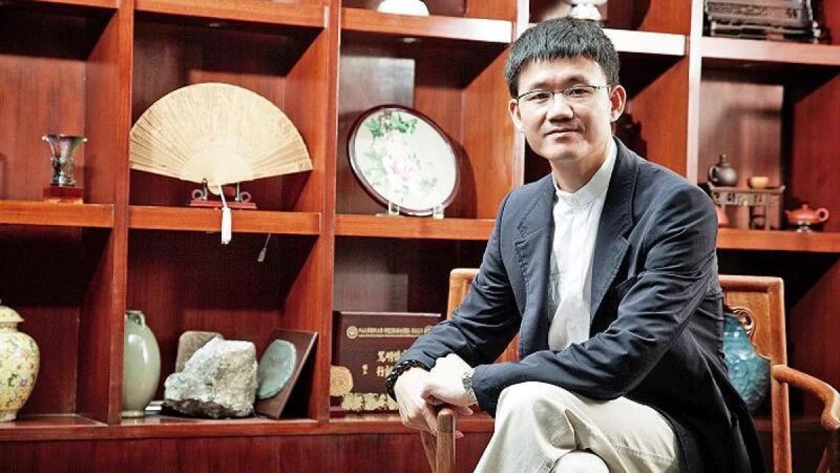 79岁“中国时尚珠宝大王”冲港股！侵权国际大牌连输两次，再现潮汕发家史