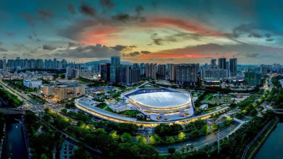 楼市回暖？深圳本土开发商喷辣椒水驱赶客户，背后发生了啥