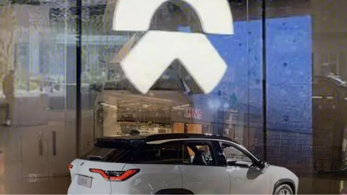 去年裁员1万人、研发砍40%，蔚来靠“省钱”首次季度盈利？