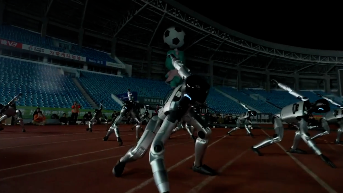 爆火回归的苏超，这次派出了最强具身智能炸场