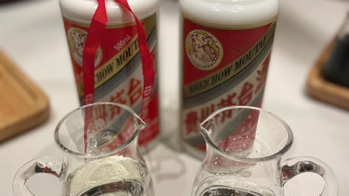 中国人真喝不动了？茅台，历史首次负增长