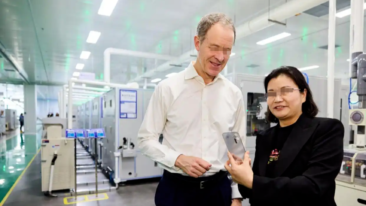 唉！触屏女王，开始亏钱代工