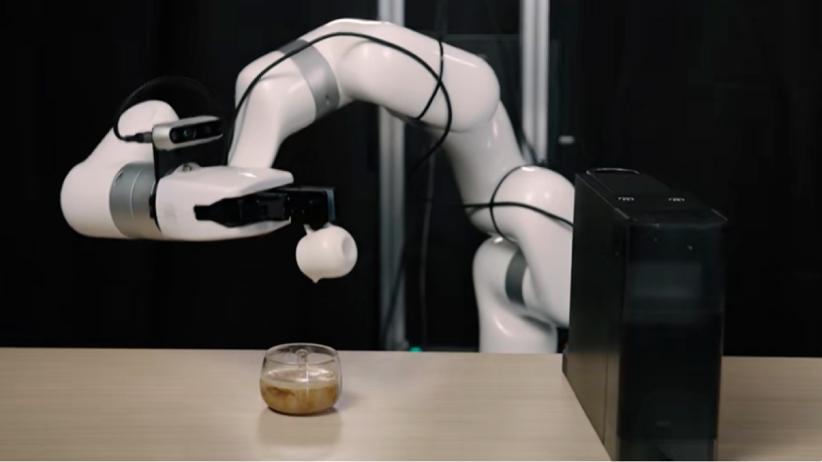 雷军，投了一家刚成立1个月的北京家庭机器人公司