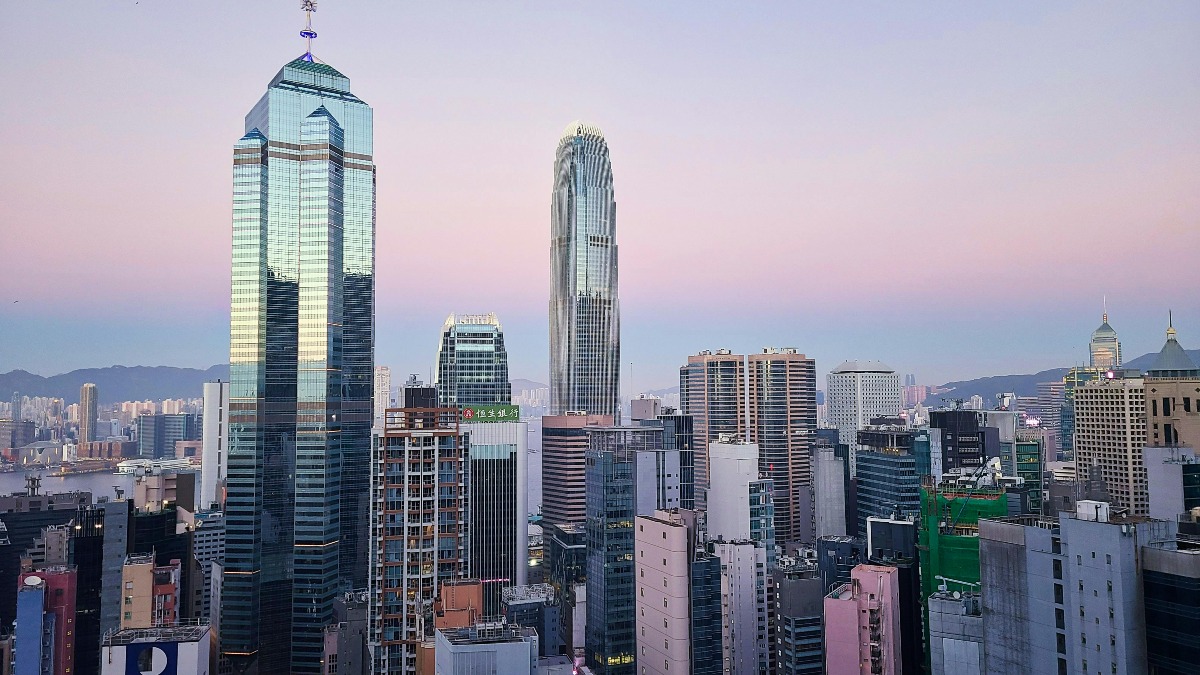 百年神话崩了，香港击败瑞士，登顶全球第一