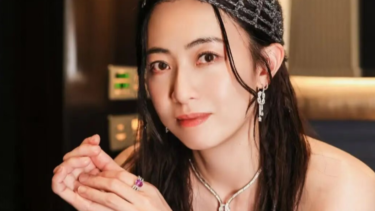 甘比顶级饭局站C位，刘銮雄家大权拿稳了？