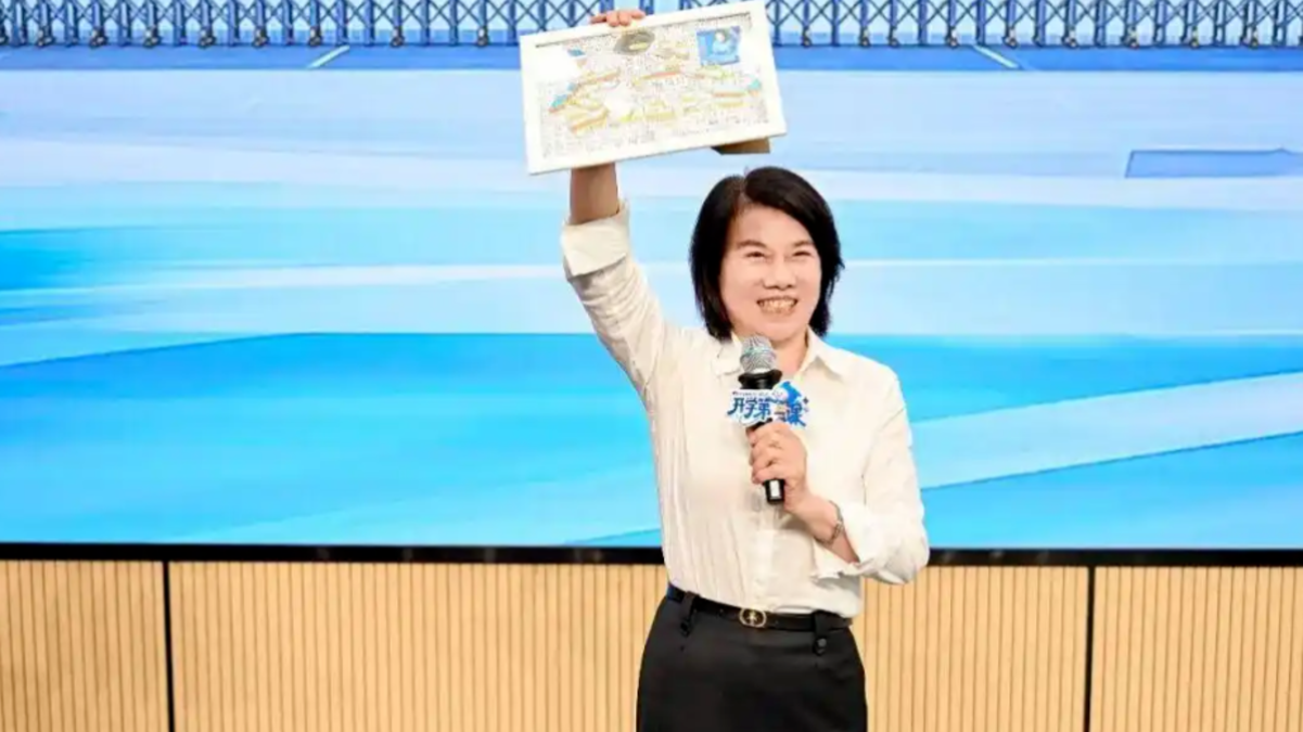 董明珠当校长“霸道”第一课：禁止早恋和留长发，希望学生15年后做格力总裁