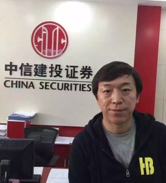 黄渤现身营业厅被劝远离股市 回应说赵薇能赚我不能赚-蓝鲸娱乐 黄渤现身营业厅被劝远离股市 回应说赵薇能赚我不能赚-蓝鲸娱乐